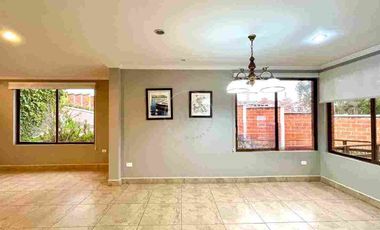 Casa en Venta . Cuenca