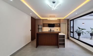 En venta casa de Lujo en Zarzas 2 cerca de la Laguna de la Daniel Alvarez y a pocos minutos del centro de Loja