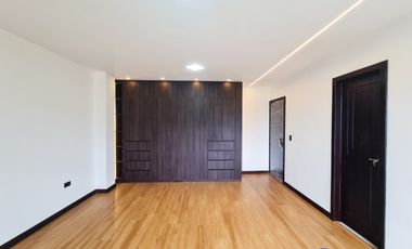 En venta casa de Lujo en Zarzas 2 cerca de la Laguna de la Daniel Alvarez y a pocos minutos del centro de Loja