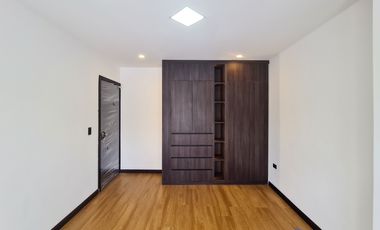 En venta casa de Lujo en Zarzas 2 cerca de la Laguna de la Daniel Alvarez y a pocos minutos del centro de Loja