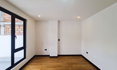 En venta casa de Lujo en Zarzas 2 cerca de la Laguna de la Daniel Alvarez y a pocos minutos del centro de Loja