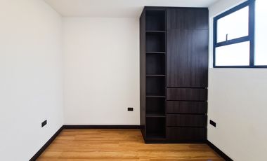 En venta casa de Lujo en Zarzas 2 cerca de la Laguna de la Daniel Alvarez y a pocos minutos del centro de Loja