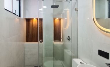 En venta casa de Lujo en Zarzas 2 cerca de la Laguna de la Daniel Alvarez y a pocos minutos del centro de Loja