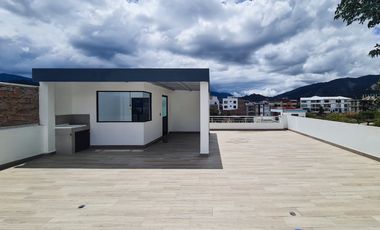 En venta casa de Lujo en Zarzas 2 cerca de la Laguna de la Daniel Alvarez y a pocos minutos del centro de Loja