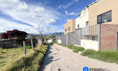 En venta casa en sector la dolorosa cerca de la Iglesia de Obrapia y a pocos minutos del centro de Loja