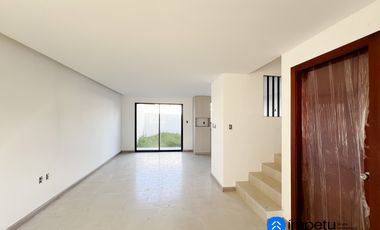 En venta casa en sector la dolorosa cerca de la Iglesia de Obrapia y a pocos minutos del centro de Loja