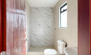 En venta casa en sector la dolorosa cerca de la Iglesia de Obrapia y a pocos minutos del centro de Loja