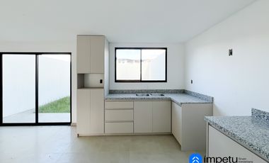 En venta casa en sector la dolorosa cerca de la Iglesia de Obrapia y a pocos minutos del centro de Loja