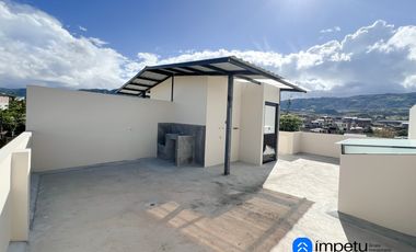 En venta casa en sector la dolorosa cerca de la Iglesia de Obrapia y a pocos minutos del centro de Loja