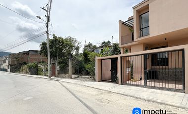 En venta casa en sector época a pocos minutos del centro de Loja