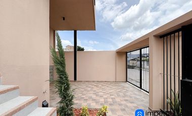 En venta casa en sector época a pocos minutos del centro de Loja