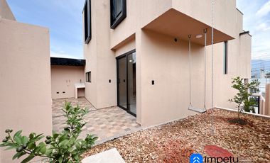 En venta casa en sector época a pocos minutos del centro de Loja