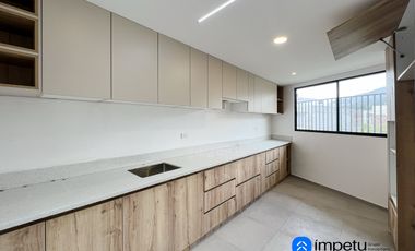 En venta casa esquinera sector Juan José Castillo al sur de la ciudad de Loja