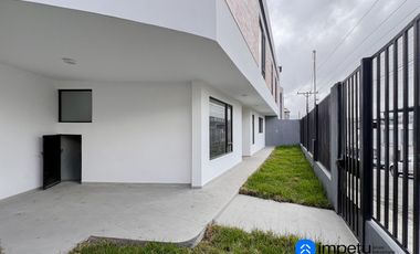 En venta casa esquinera sector Juan José Castillo al sur de la ciudad de Loja