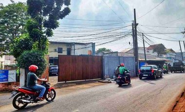 RUMAH DIJALAN RAYA BAMBU APUS MURAH BISA BUKA USAHA