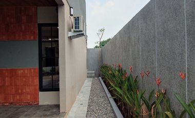 SISA 3 UNIT !! Rumah Strategis Free All Biaya Dekat Pintu Tol Pamulang Tangsel