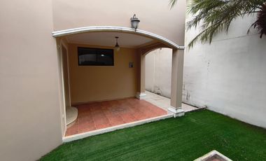 Vendo casa cerca de universidad  Via a La Costa