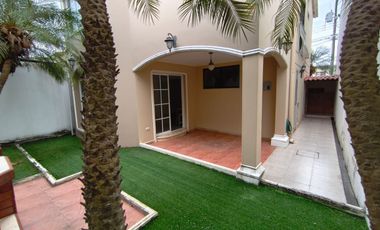 Vendo casa cerca de universidad  Via a La Costa