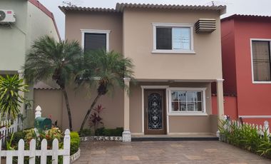 Vendo casa cerca de universidad  Via a La Costa