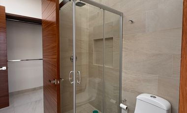 Casa de una planta amueblada en renta en Jardines del Campestre