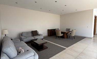 Casa de una planta amueblada en renta en Jardines del Campestre