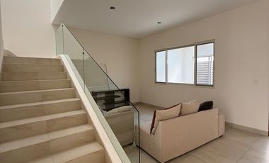 Casa de una planta amueblada en renta en Jardines del Campestre