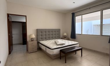 Casa de una planta amueblada en renta en Jardines del Campestre