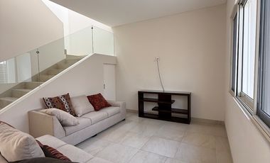 Casa de una planta amueblada en renta en Jardines del Campestre