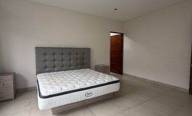 Casa de una planta amueblada en renta en Jardines del Campestre