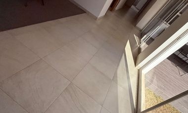 Casa de una planta amueblada en renta en Jardines del Campestre