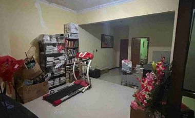 Rumah 2 Lantai + Tanah belakang bentuk L