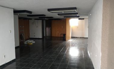 Muy elegante oficina corporativa en esquina muy amplia 4 privados y lobby, es todo el 2o piso