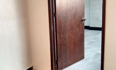 Muy elegante oficina corporativa en esquina muy amplia 4 privados y lobby, es todo el 2o piso