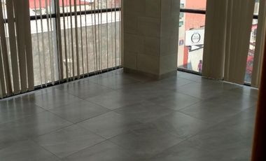 Muy elegante oficina corporativa en esquina muy amplia 4 privados y lobby, es todo el 2o piso