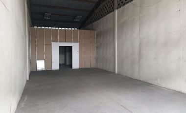 Bodega de alquiler en la Ave Juan Tanca Marengo, 120 m2, Conjunto de Bodega