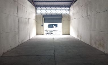 Bodega de alquiler en la Ave Juan Tanca Marengo, 120 m2, Conjunto de Bodega