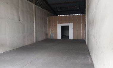 Bodega de alquiler en la Ave Juan Tanca Marengo, 120 m2, Conjunto de Bodega