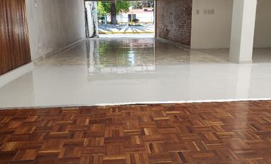 Amplio local comercial con cocina: restaurante, u oficina con area alimentos