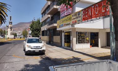 Amplio local comercial con cocina: restaurante, u oficina con area alimentos