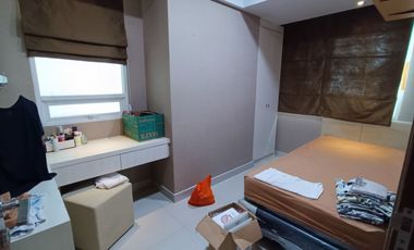 JUAL RENDAH - Apartemen 3BR dengan Balkon – Springhill Terrace, Oakwood Tower