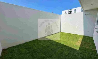 VENTA DE CASAS FRACC LAS LUNAS 3 CUAUTLANCINGO SALÓN DE USOS MÚLTIPLES  ÁREAS VERDES JUEGOS INFANTILES ROOF GARDEN CON PÉRGOLA  CERCA DE PUERTA 3 de VW