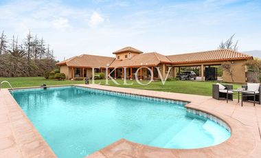 Casa Con Piscina, Quincho En Exclusivo Condominio De Limache