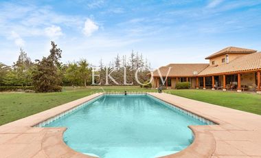 Casa Con Piscina, Quincho En Exclusivo Condominio De Limache