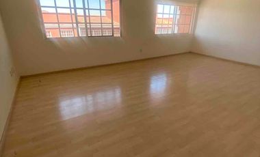 Con mantenimiento incluido octavo piso