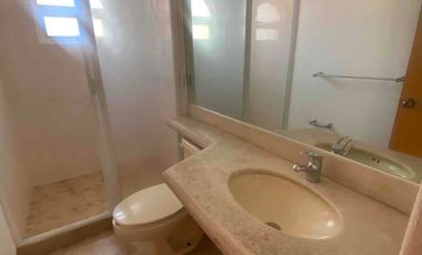 Con mantenimiento incluido octavo piso