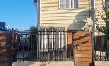 Arriendo Casa de 2 Pisos 2D2B – Verano a 30°C 🏖️🌞