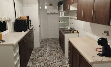 Casa de 2 Pisos 2 Dormitorios y 2 Baños – EN VENTA