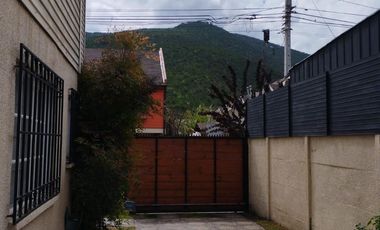 Casa de 2 Pisos 2 Dormitorios y 2 Baños – EN VENTA