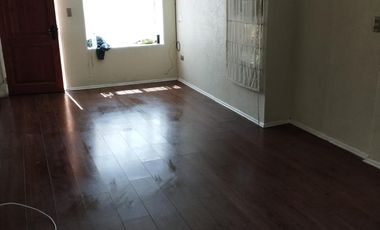 Casa de 2 Pisos 2 Dormitorios y 2 Baños – EN VENTA