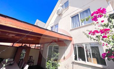 Casa venta 4 dormitorios, en condominio, Santa Marta de Huechuraba